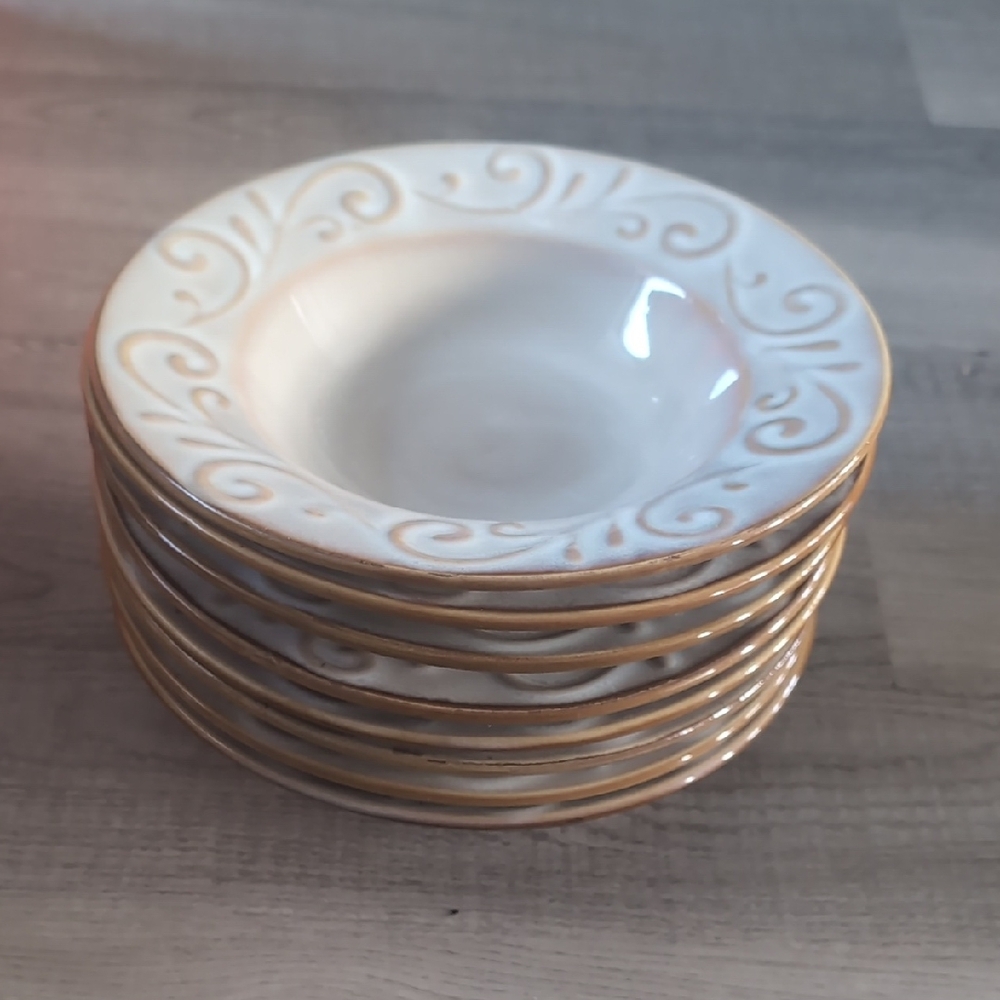 Elegant Cream and Gold Dinnerware Set with Ornate Design